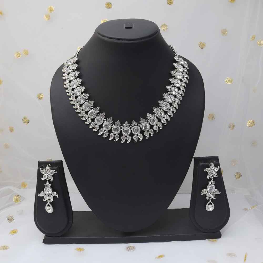 Runway Fashions | Stone studded necklace set